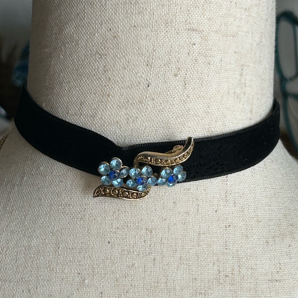 Vintage Blue Rhinestone Brooch on Black Velvet Choker - Picture 7 of 11